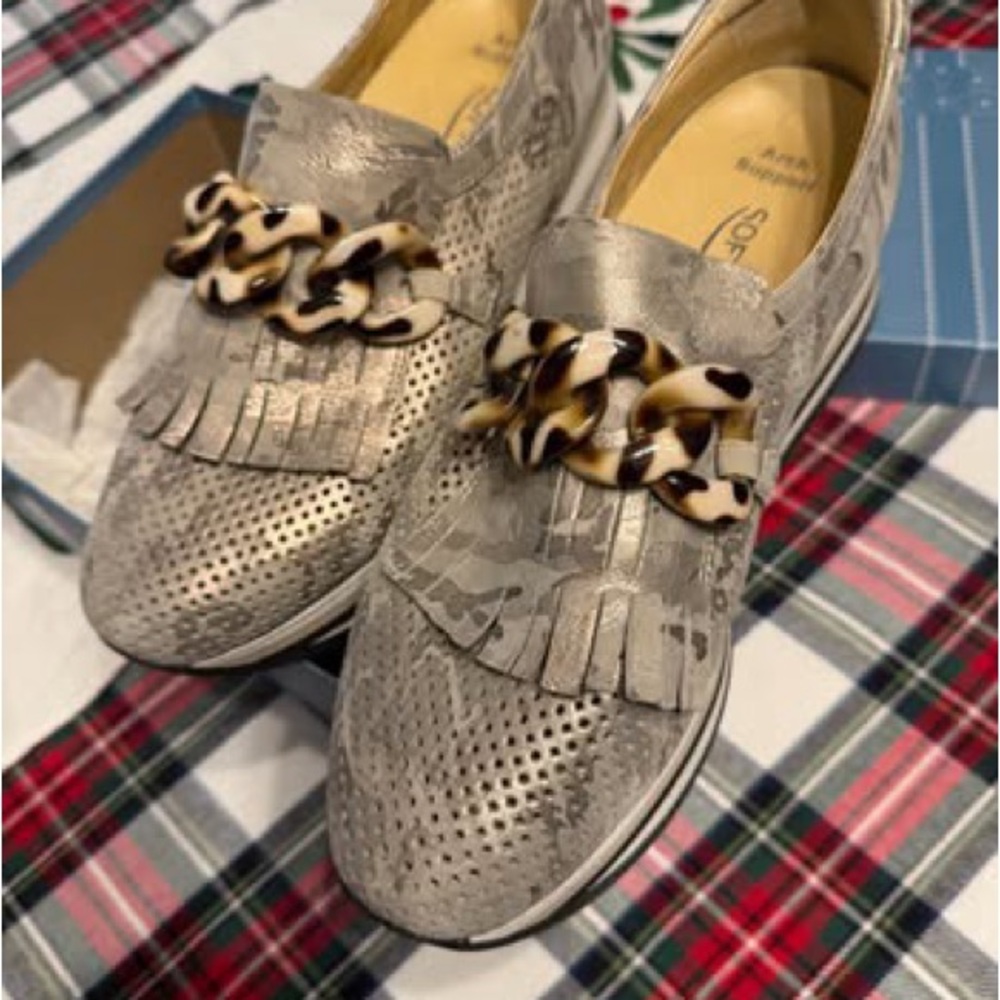 Softwaves with gold-ish/camo design.